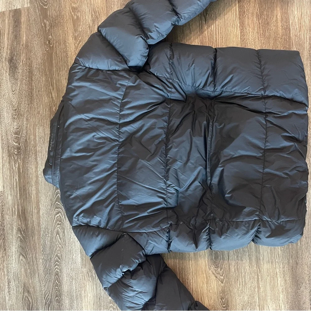 Macpac Men's Puffer Jacket in Charcoal Gray